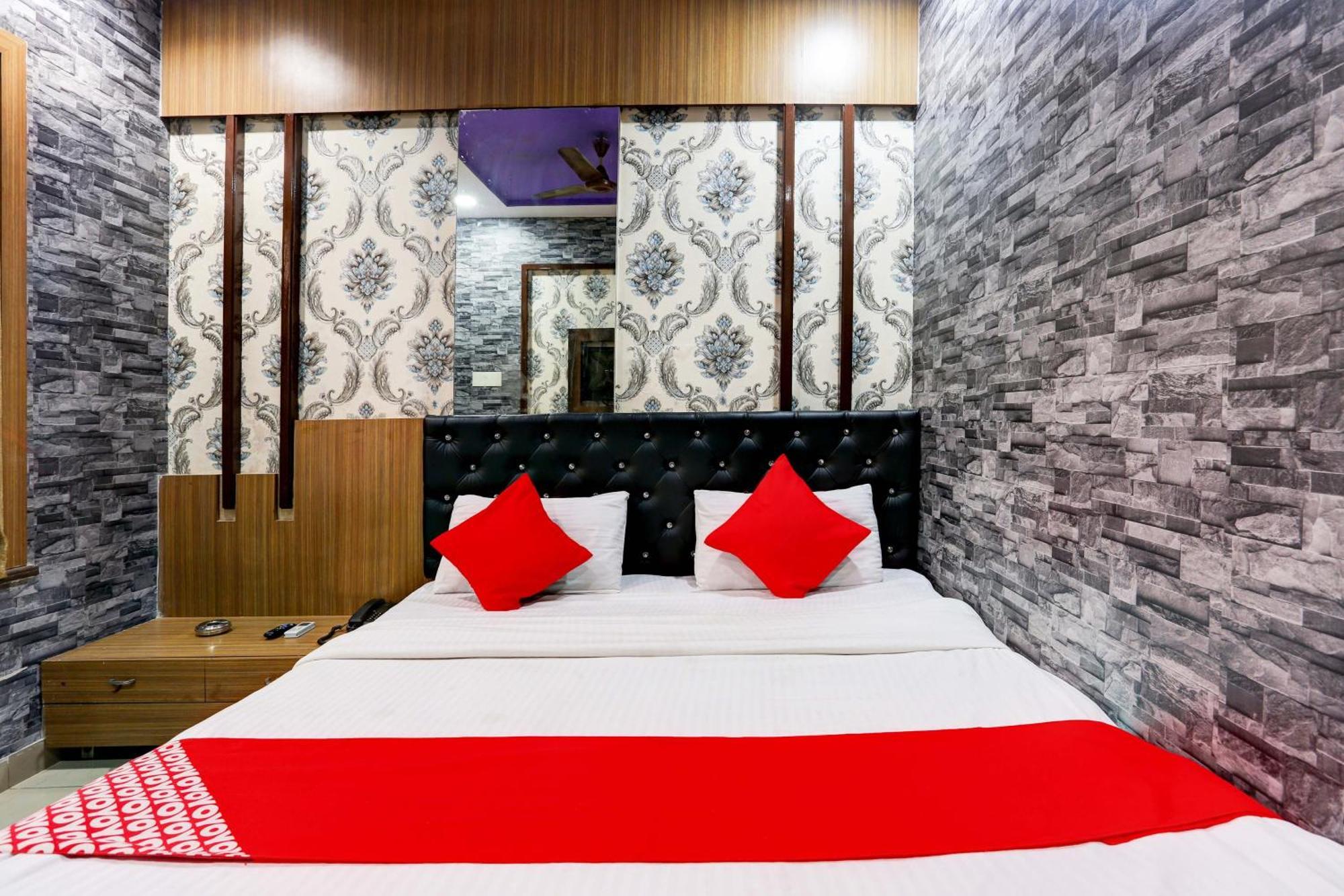 OYO Flagship 83189 Hotel Yatri Yadgar Navi Mumbai Exterior foto