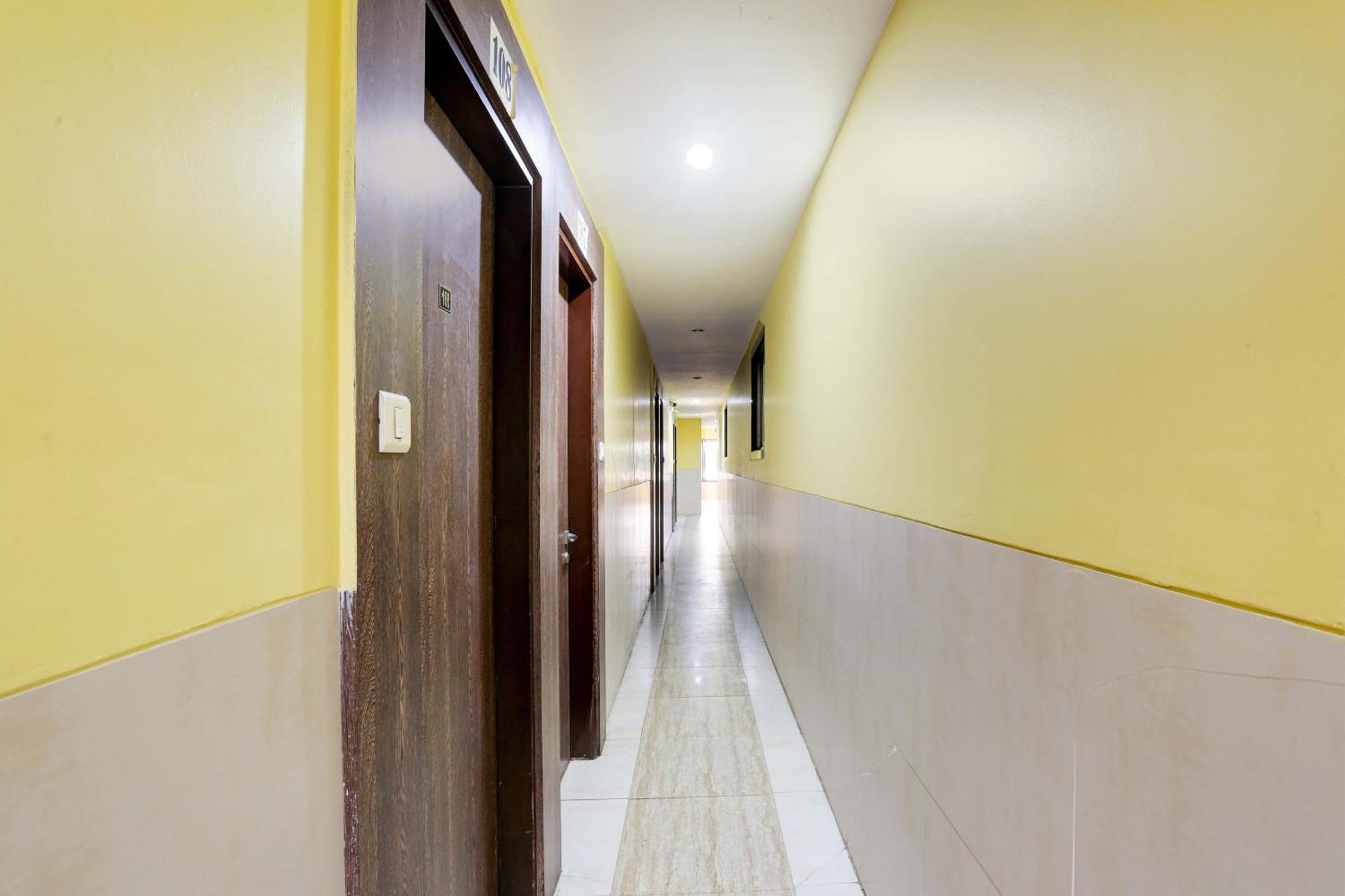 OYO Flagship 83189 Hotel Yatri Yadgar Navi Mumbai Exterior foto